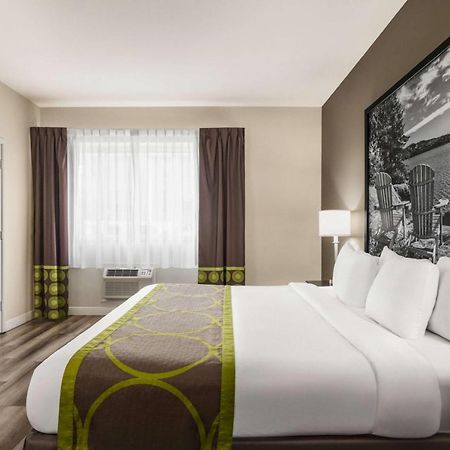 Hotel Super 8 By Wyndham Sarnia On Exteriér fotografie