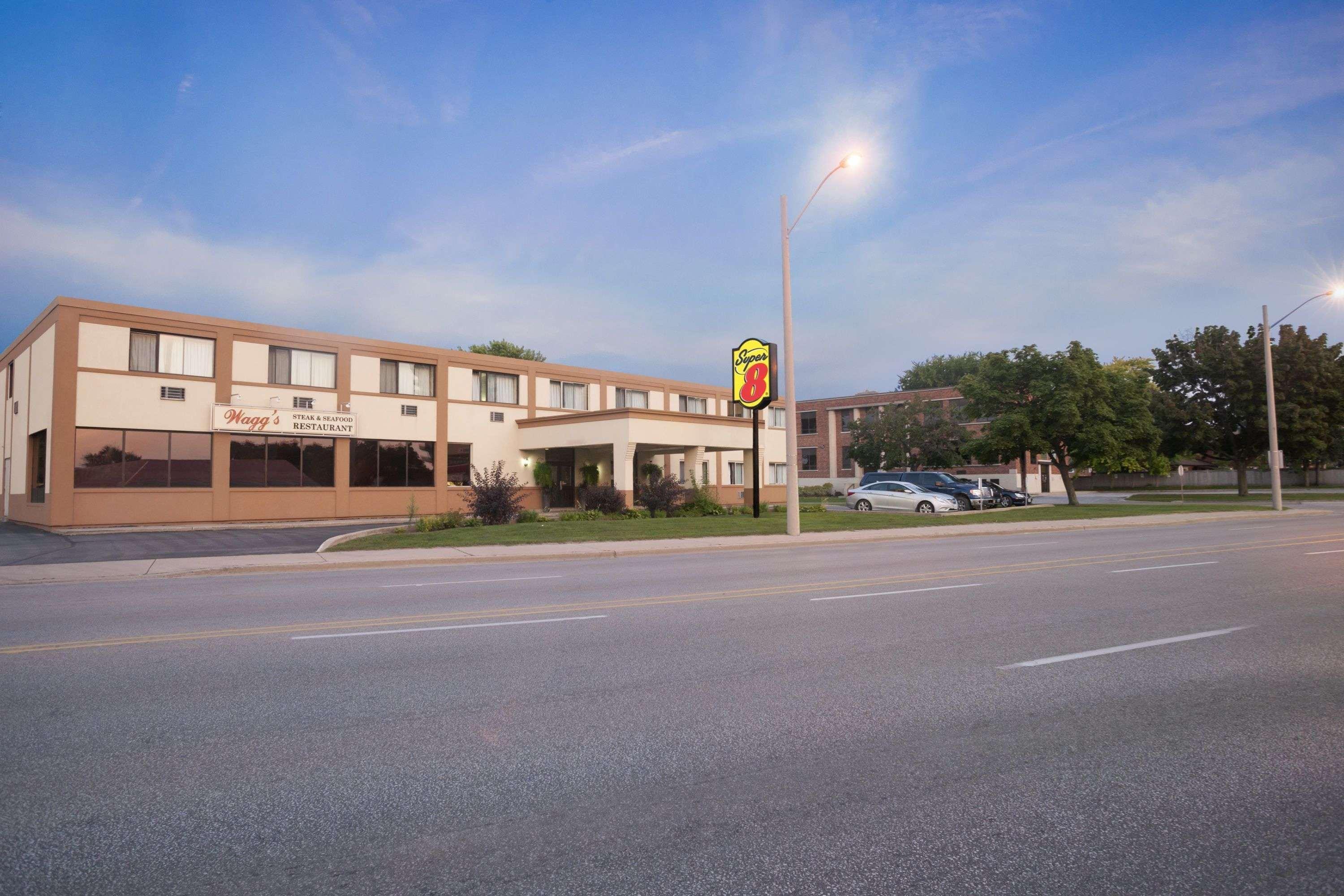 Hotel Super 8 By Wyndham Sarnia On Exteriér fotografie