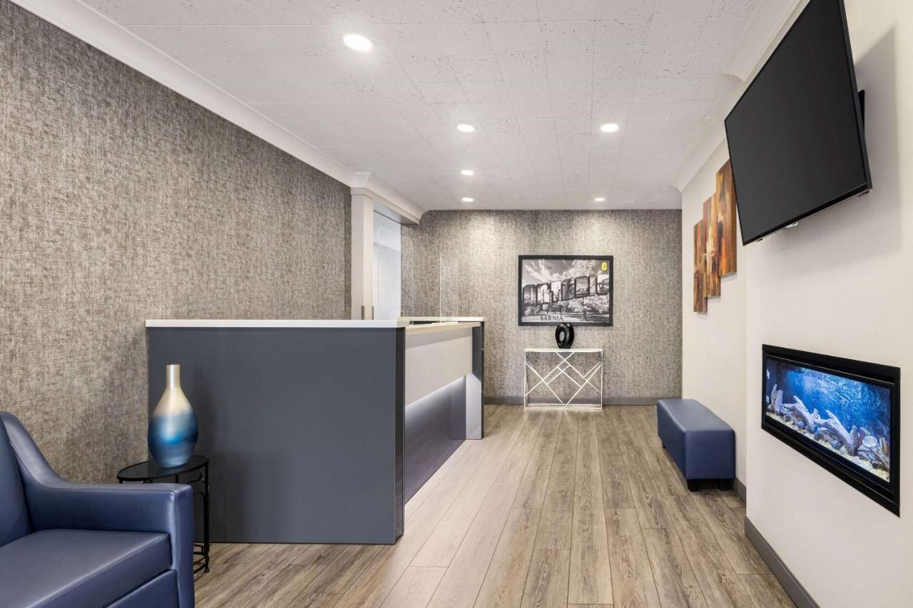 Hotel Super 8 By Wyndham Sarnia On Exteriér fotografie