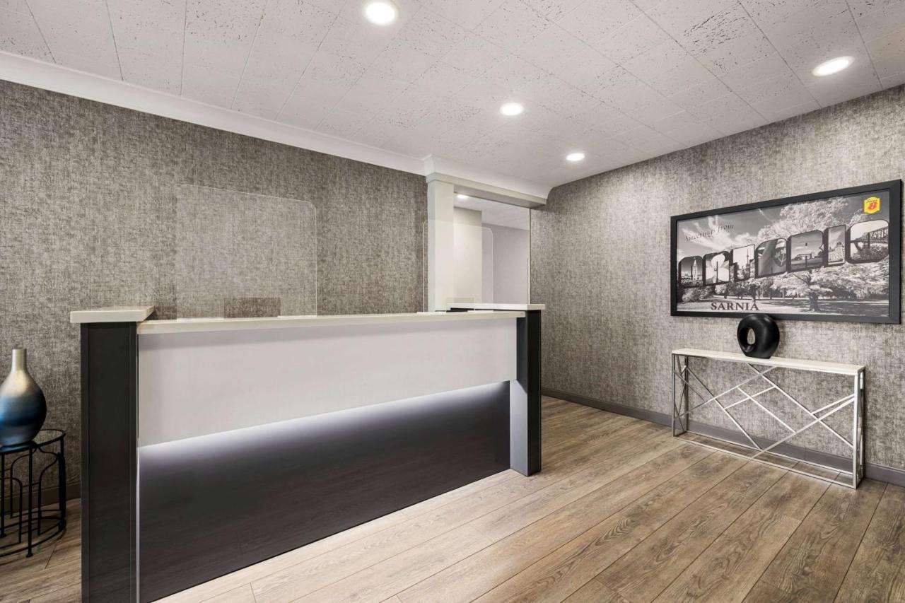 Hotel Super 8 By Wyndham Sarnia On Exteriér fotografie