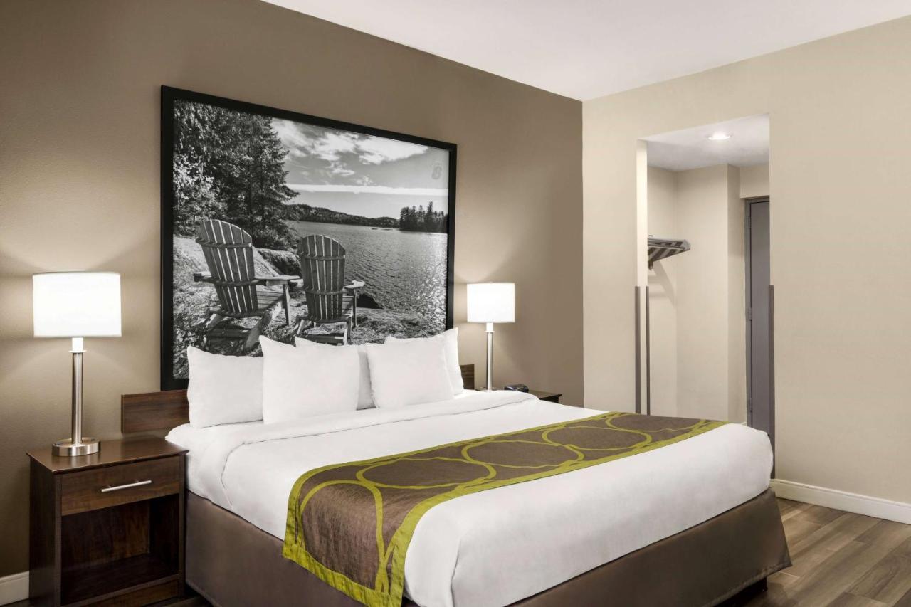 Hotel Super 8 By Wyndham Sarnia On Exteriér fotografie