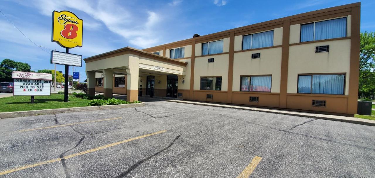 Hotel Super 8 By Wyndham Sarnia On Exteriér fotografie